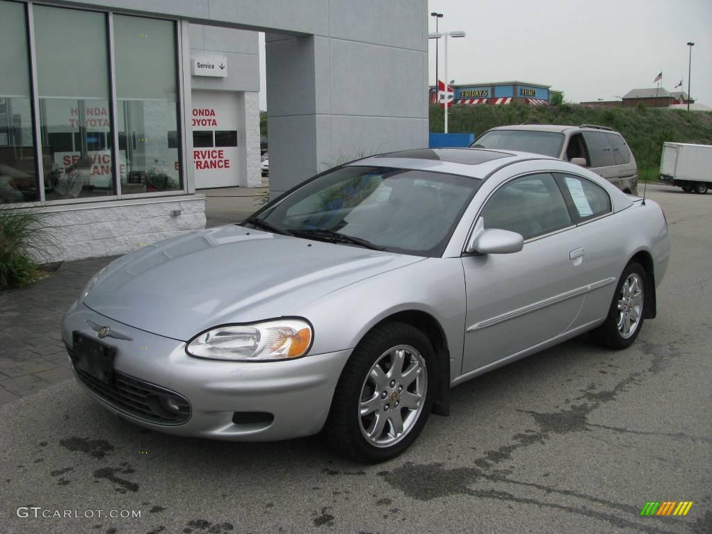 2002 Sebring LXi Coupe - Ice Silver Pearl / Black/Light Gray photo #2