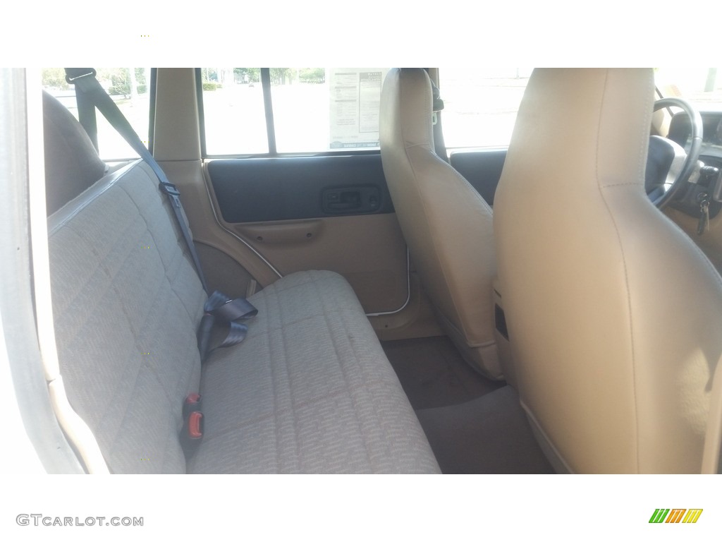 2001 Cherokee Sport - Stone White / Camel photo #16