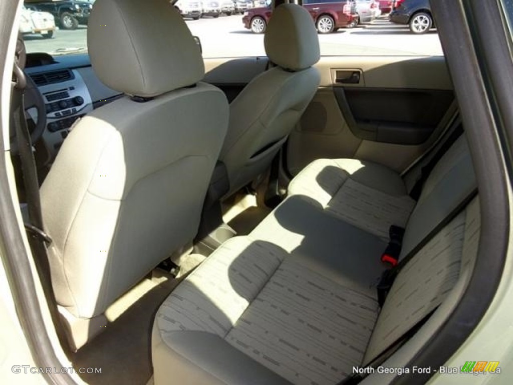 2011 Focus SE Sedan - Natural Neutral Metallic / Medium Stone photo #16