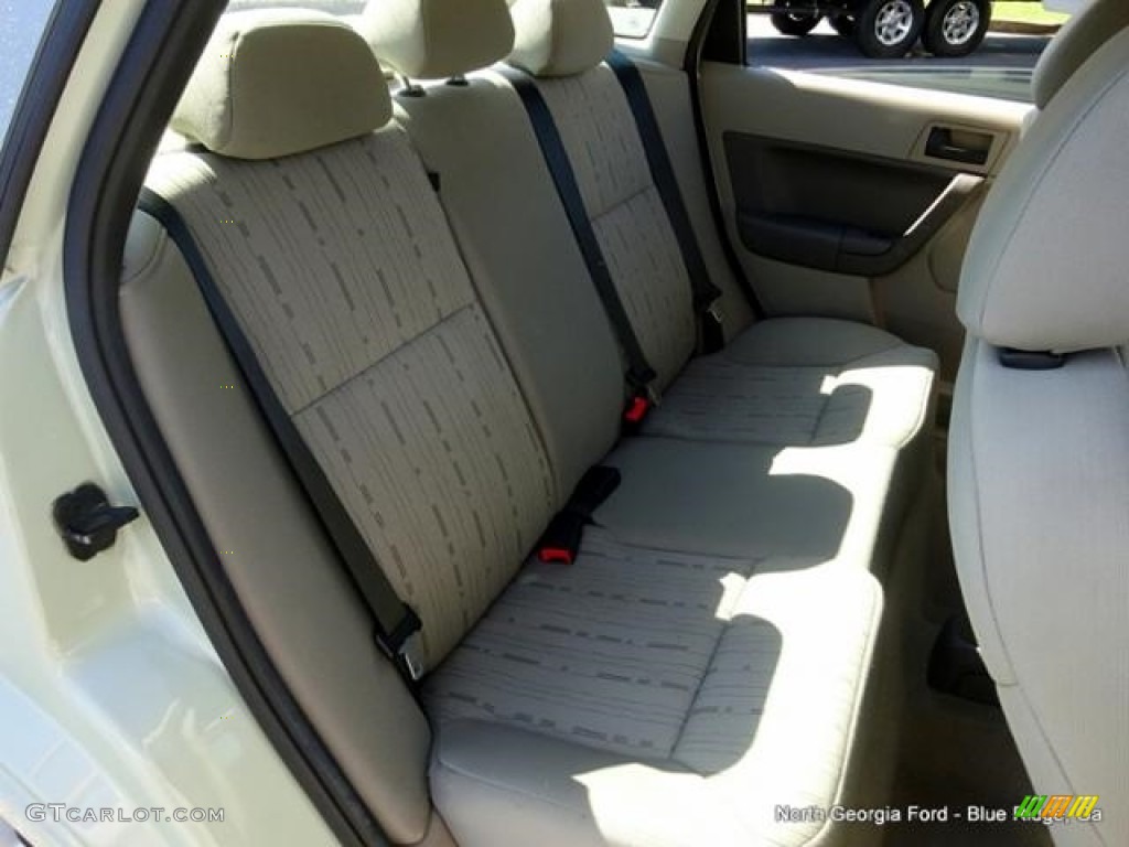 2011 Focus SE Sedan - Natural Neutral Metallic / Medium Stone photo #18
