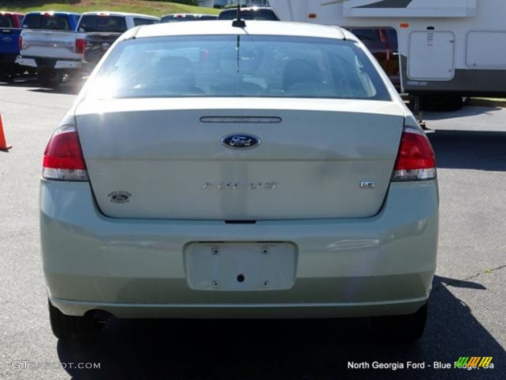 2011 Focus SE Sedan - Natural Neutral Metallic / Medium Stone photo #4