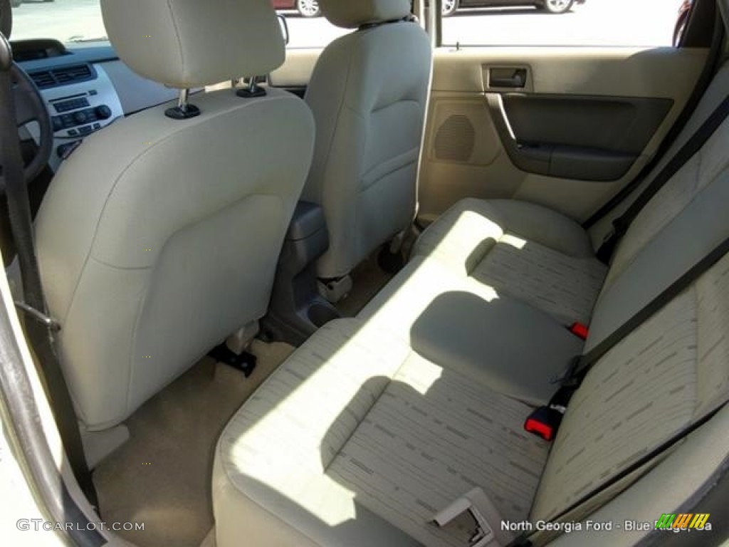 2011 Focus SE Sedan - Natural Neutral Metallic / Medium Stone photo #16