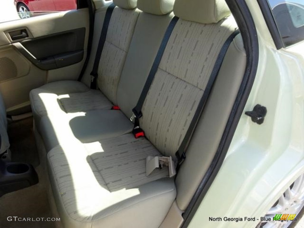 2011 Focus SE Sedan - Natural Neutral Metallic / Medium Stone photo #17