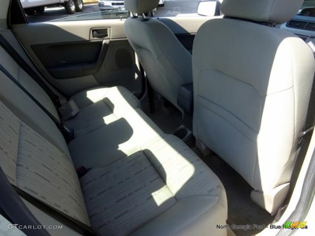 2011 Focus SE Sedan - Natural Neutral Metallic / Medium Stone photo #18