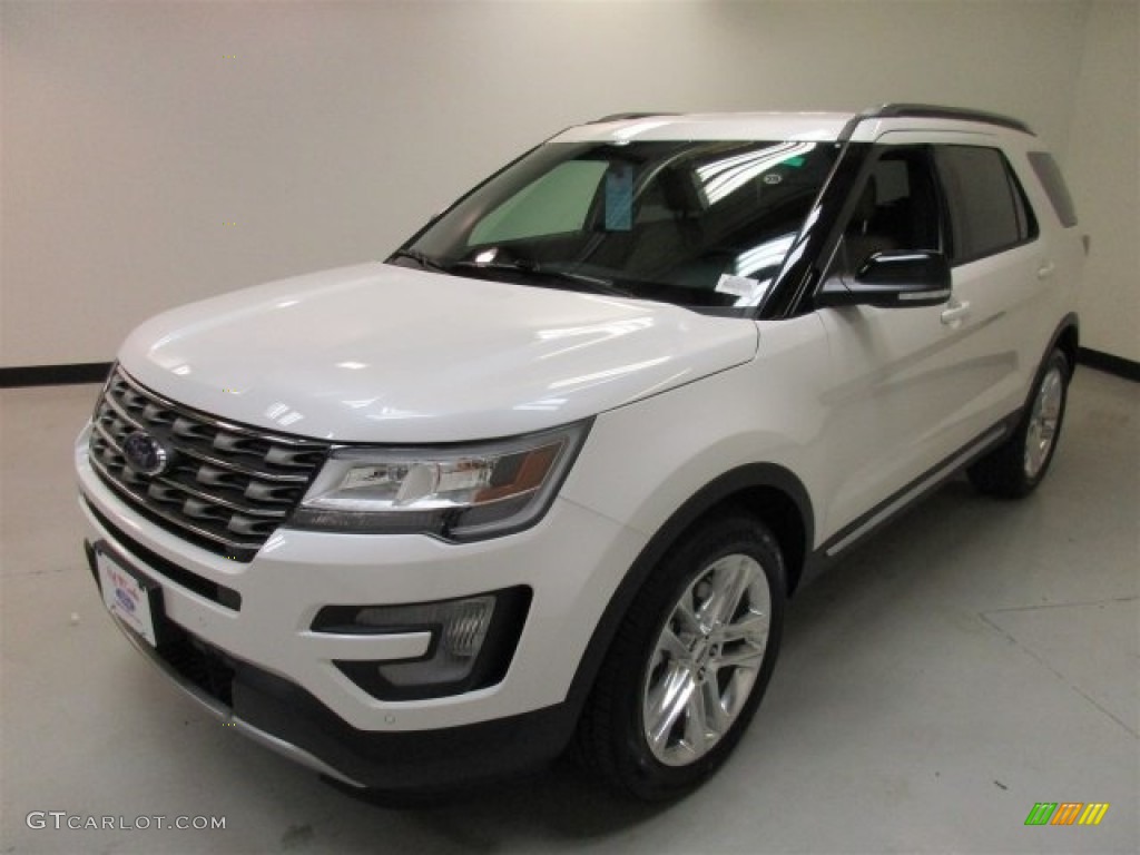 2016 Explorer XLT - White Platinum Metallic Tri-Coat / Medium Light Camel photo #4