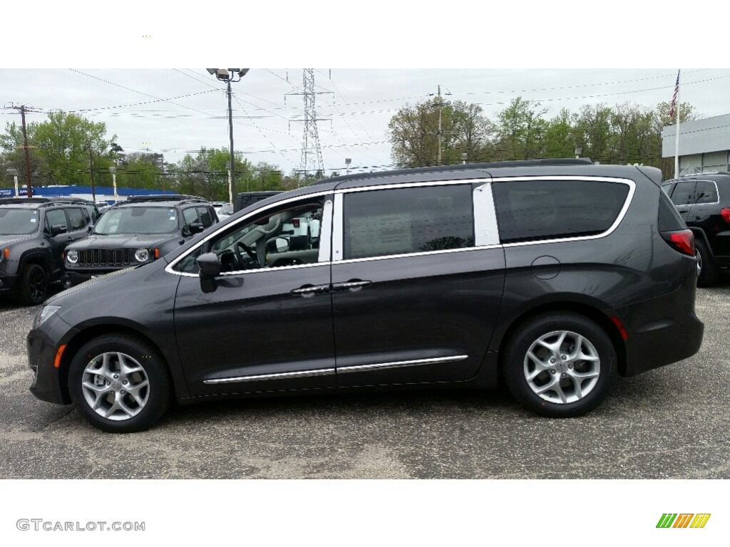 Granite Crystal Metallic 2017 Chrysler Pacifica Touring L Exterior Photo #112900396