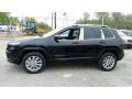 Brilliant Black Crystal Pearl - Cherokee Overland 4x4 Photo No. 3
