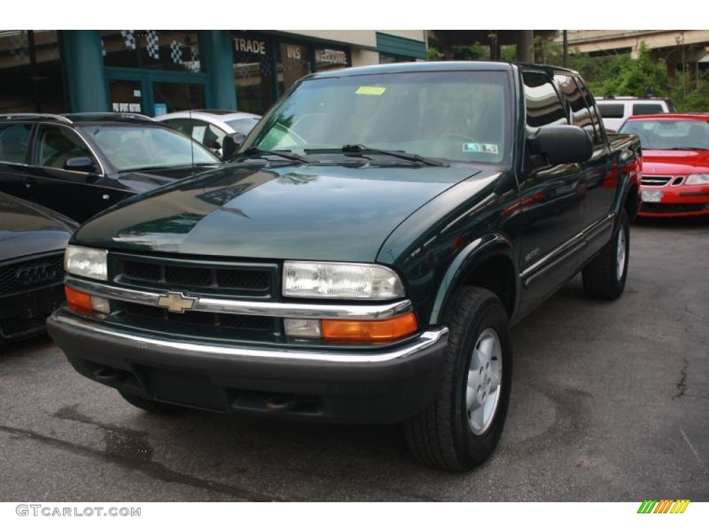 2002 S10 LS Crew Cab 4x4 - Forest Green Metallic / Graphite photo #3