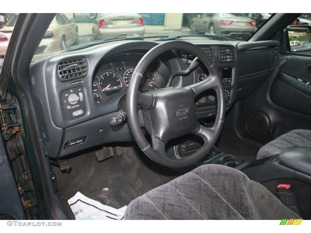 2002 S10 LS Crew Cab 4x4 - Forest Green Metallic / Graphite photo #10