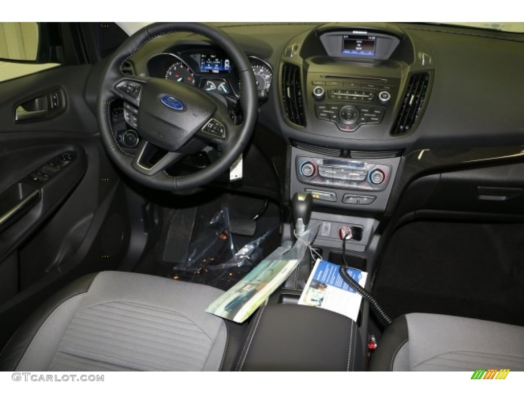 2017 Escape SE 4WD - Ingot Silver / Charcoal Black photo #10