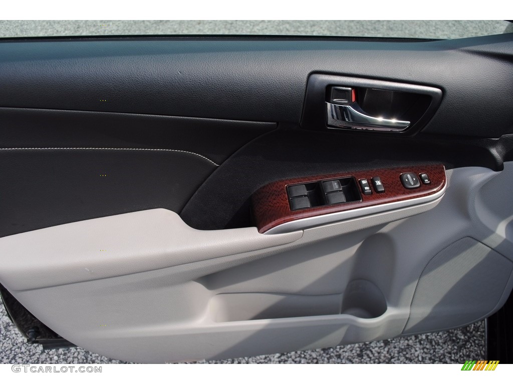 2013 Camry XLE V6 - Attitude Black Metallic / Ivory photo #10