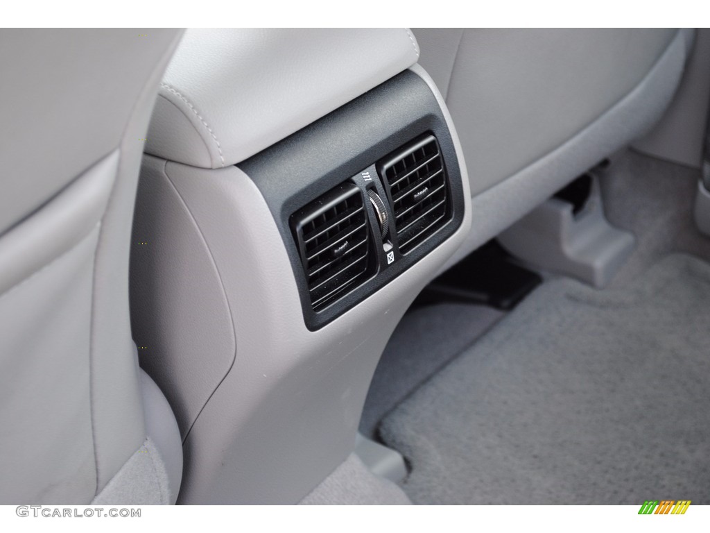 2013 Camry XLE V6 - Attitude Black Metallic / Ivory photo #24