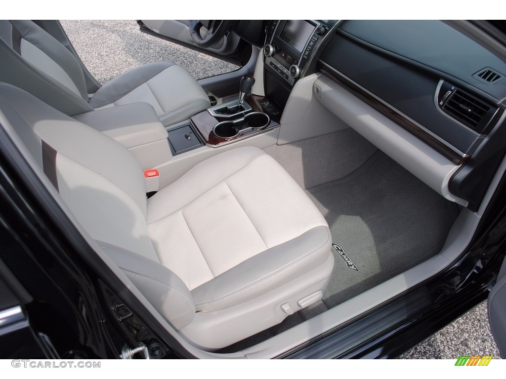2013 Camry XLE V6 - Attitude Black Metallic / Ivory photo #28