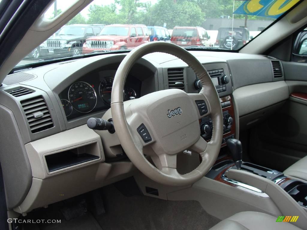 2005 Grand Cherokee Limited 4x4 - Deep Beryl Green Pearl / Dark Khaki/Light Graystone photo #9