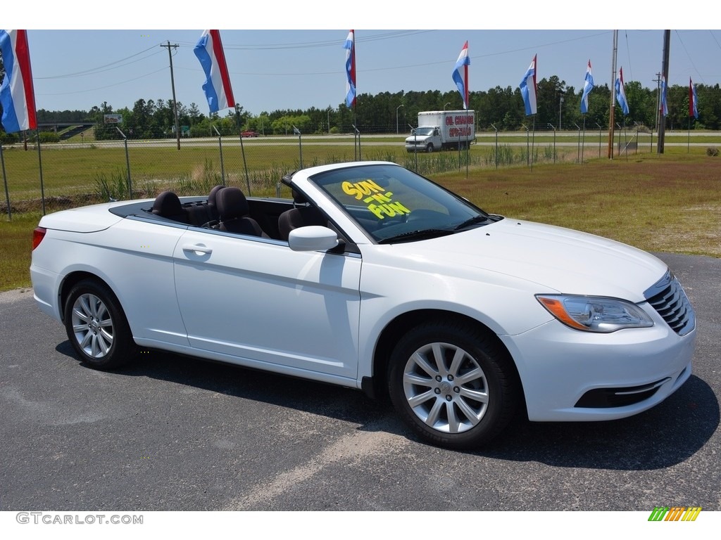2013 200 Touring Convertible - Bright White / Black/Light Frost Beige photo #14