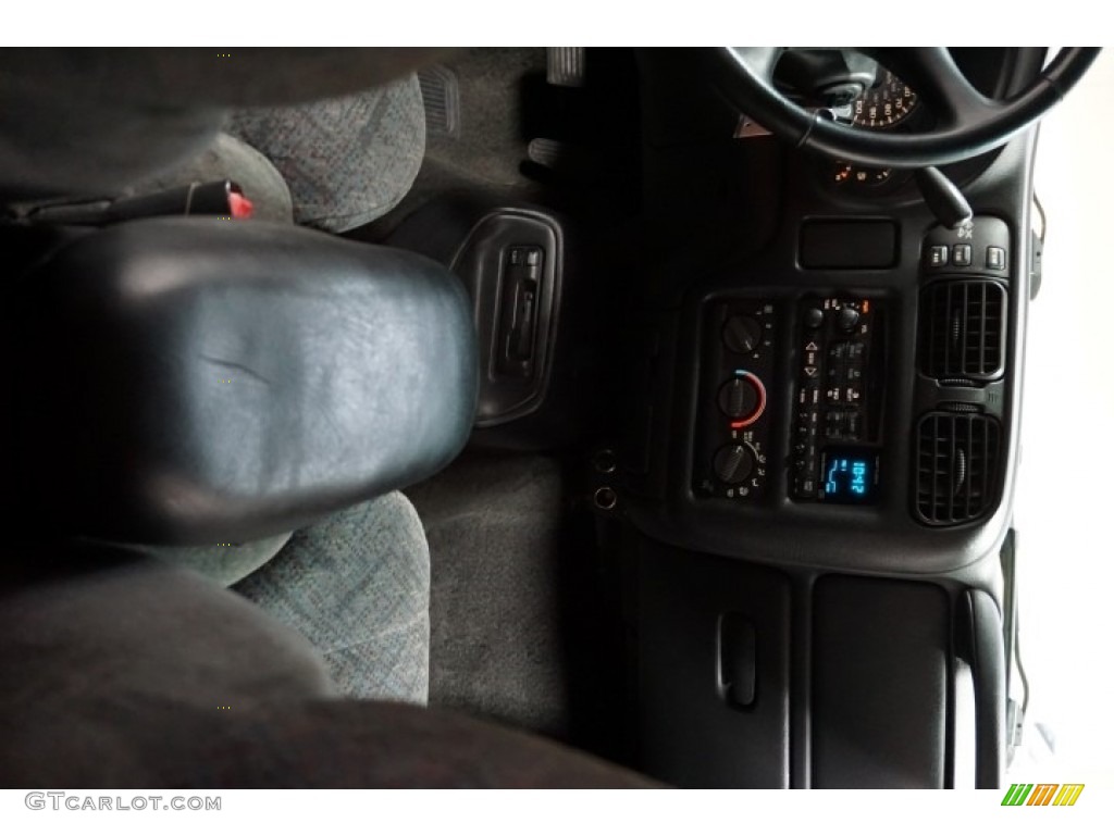 2002 S10 LS Crew Cab 4x4 - Forest Green Metallic / Graphite photo #30