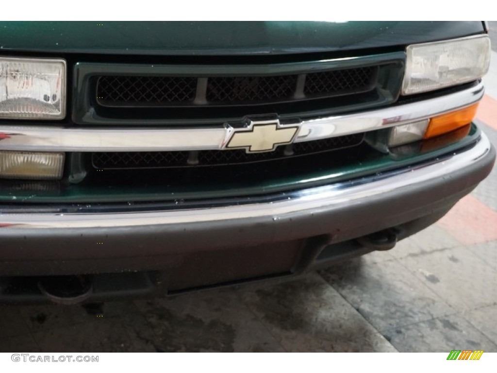 2002 S10 LS Crew Cab 4x4 - Forest Green Metallic / Graphite photo #53