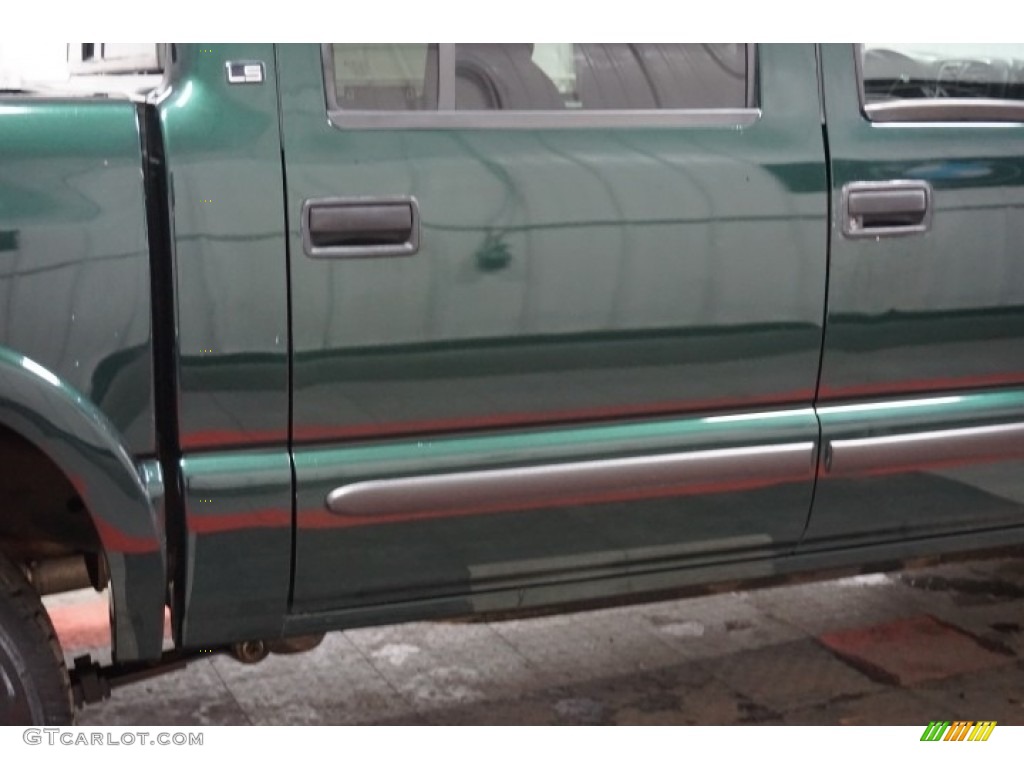2002 S10 LS Crew Cab 4x4 - Forest Green Metallic / Graphite photo #61