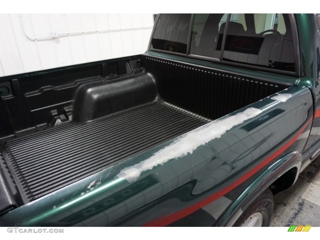 2002 S10 LS Crew Cab 4x4 - Forest Green Metallic / Graphite photo #65