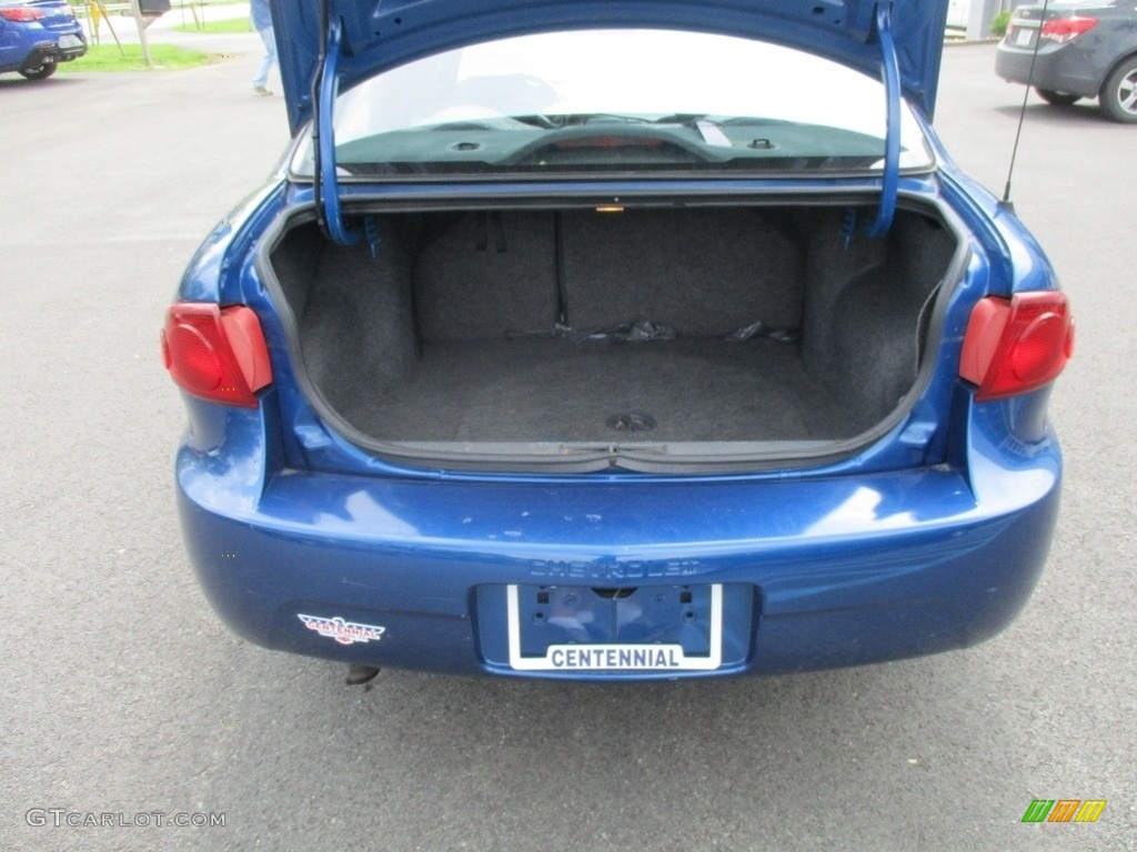 2004 Cavalier Sedan - Arrival Blue Metallic / Graphite photo #15