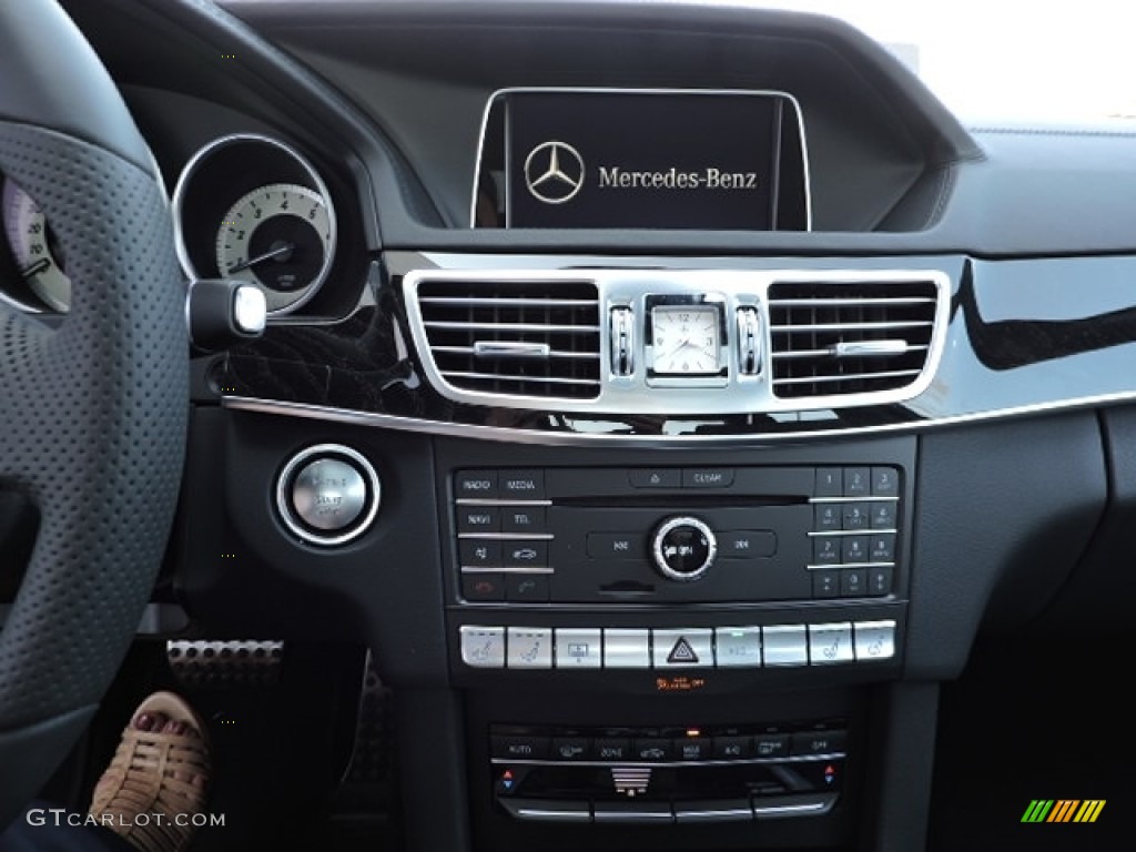 2016 Mercedes-Benz E 400 4Matic Sedan Controls Photo #112945694