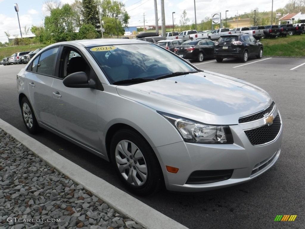 2014 Cruze LS - Silver Ice Metallic / Jet Black/Medium Titanium photo #5