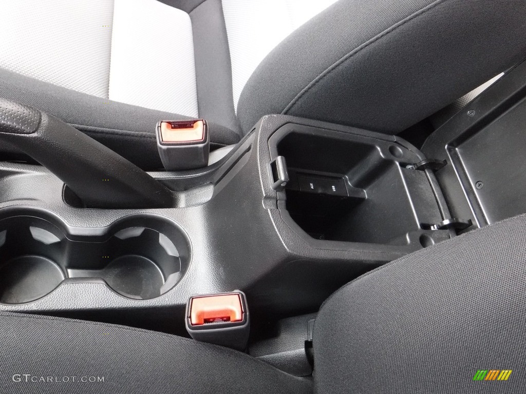 2014 Cruze LS - Silver Ice Metallic / Jet Black/Medium Titanium photo #16