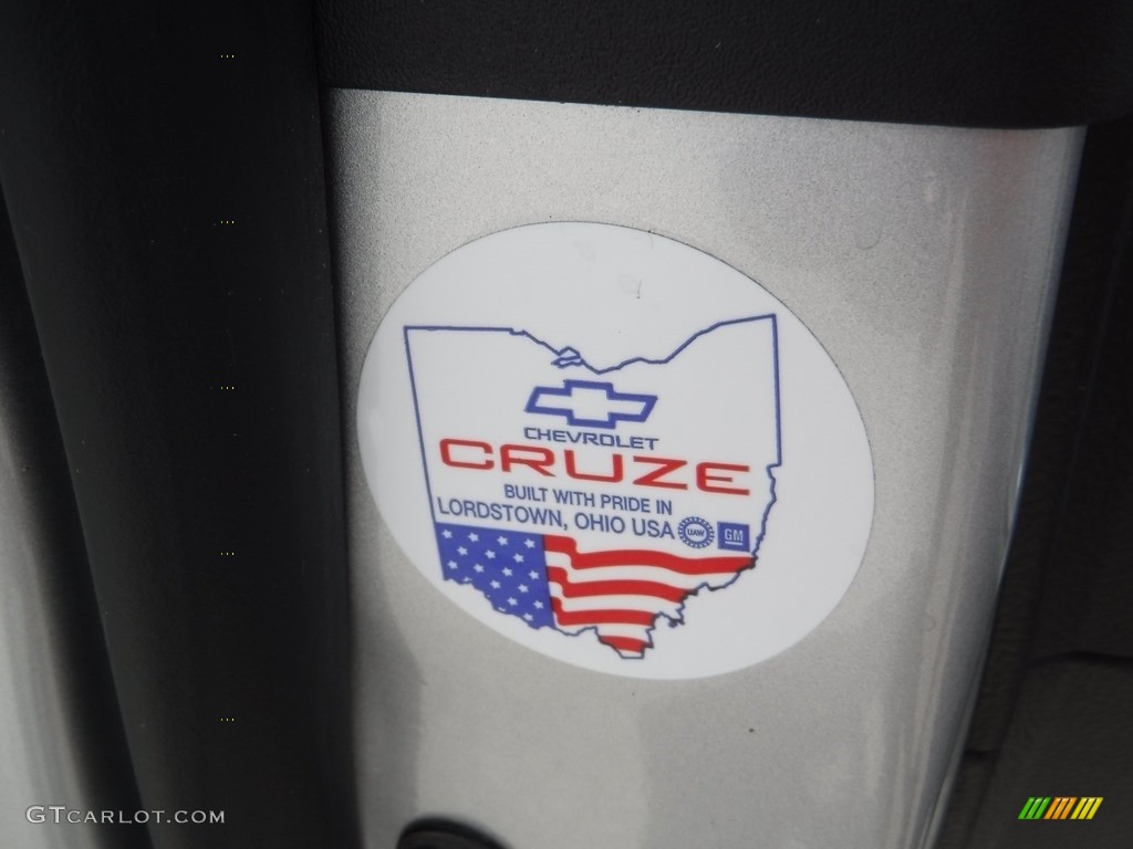 2014 Cruze LS - Silver Ice Metallic / Jet Black/Medium Titanium photo #26