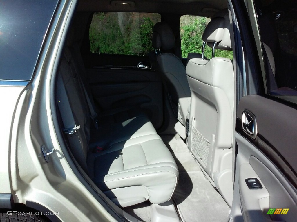 2012 Grand Cherokee Laredo 4x4 - White Gold Metallic / Dark Graystone/Medium Graystone photo #5