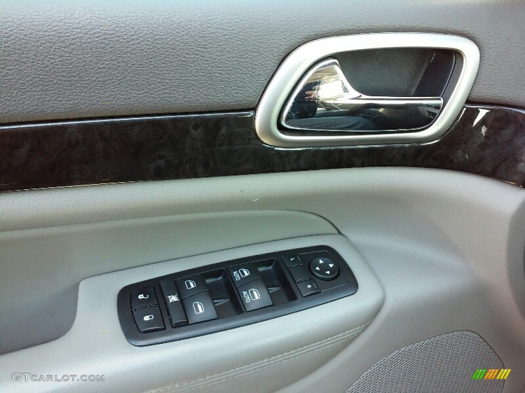 2012 Grand Cherokee Laredo 4x4 - White Gold Metallic / Dark Graystone/Medium Graystone photo #13