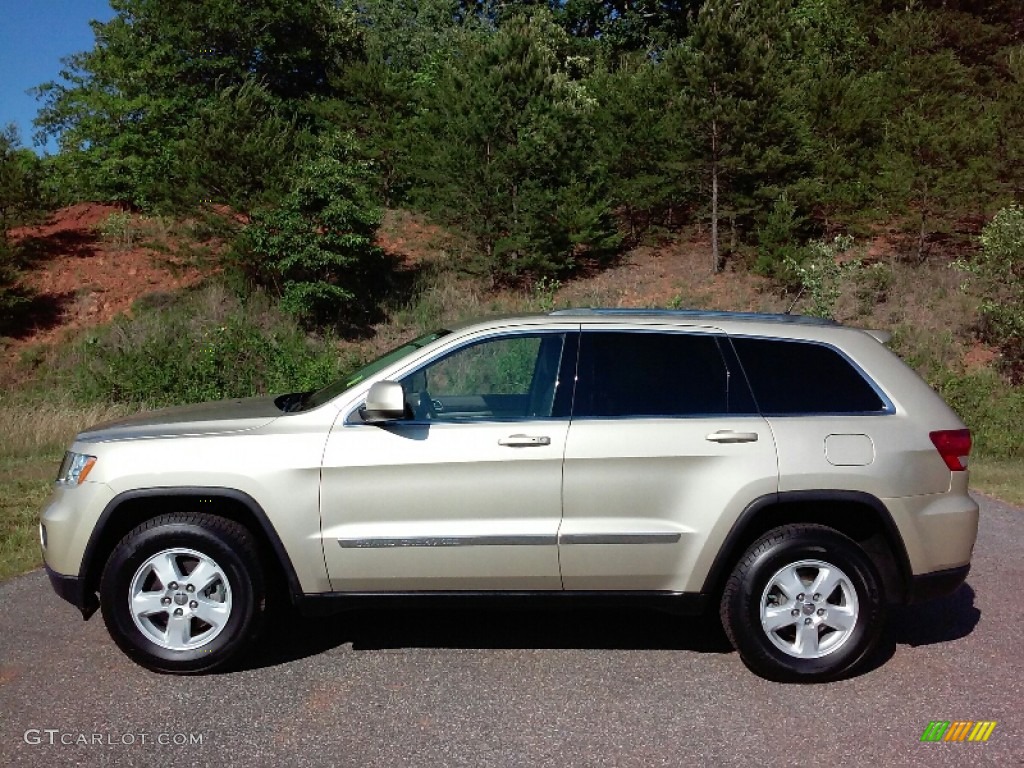 2012 Grand Cherokee Laredo 4x4 - White Gold Metallic / Dark Graystone/Medium Graystone photo #16
