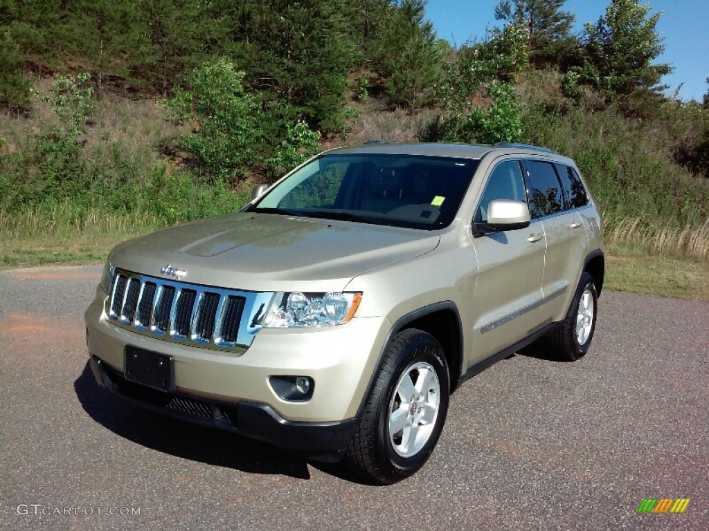 2012 Grand Cherokee Laredo 4x4 - White Gold Metallic / Dark Graystone/Medium Graystone photo #17