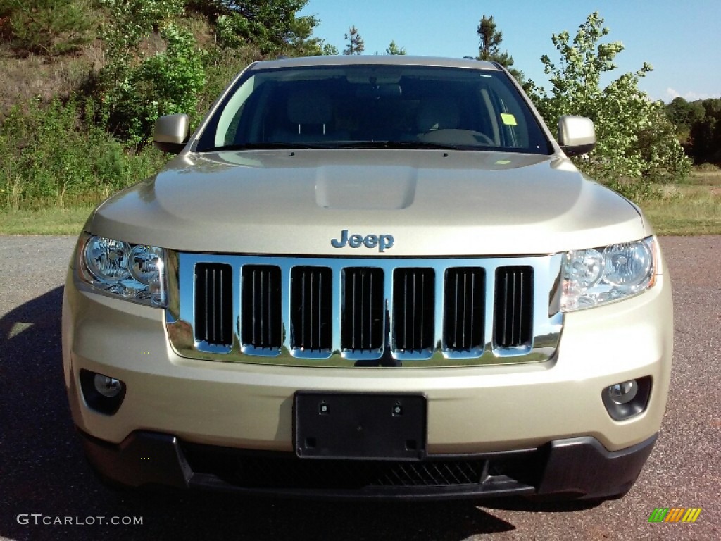 2012 Grand Cherokee Laredo 4x4 - White Gold Metallic / Dark Graystone/Medium Graystone photo #18