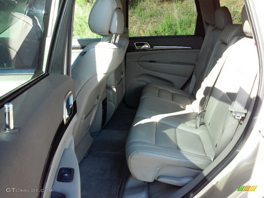 2012 Grand Cherokee Laredo 4x4 - White Gold Metallic / Dark Graystone/Medium Graystone photo #20