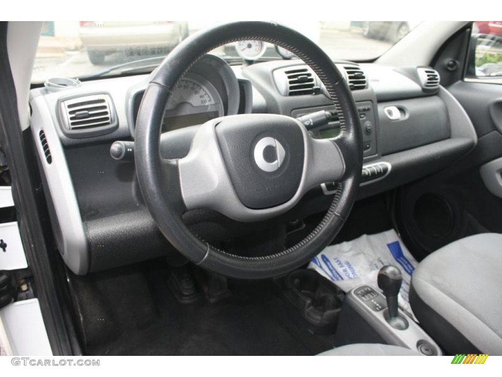 2009 fortwo pure coupe - Crystal White / Gray photo #17
