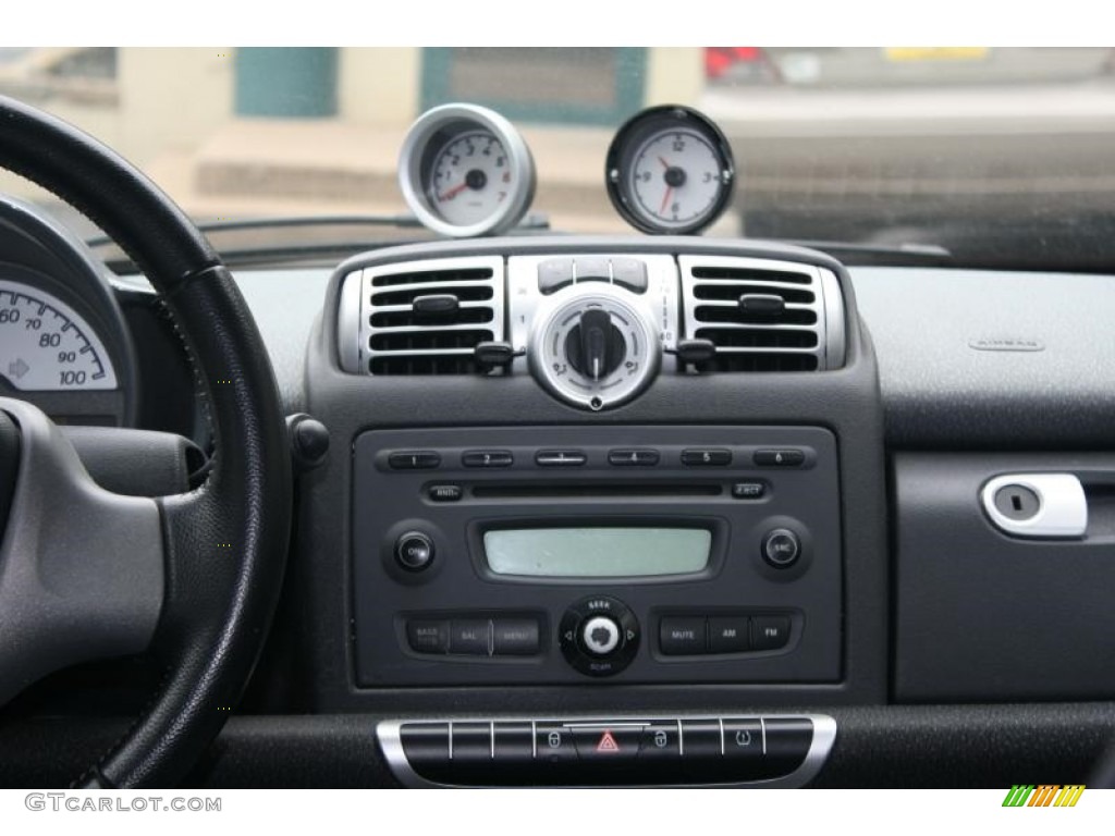 2009 fortwo pure coupe - Crystal White / Gray photo #23