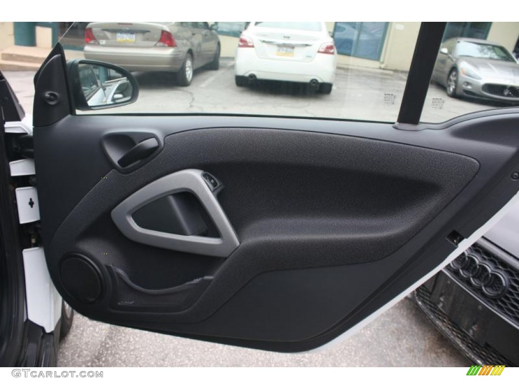 2009 fortwo pure coupe - Crystal White / Gray photo #24