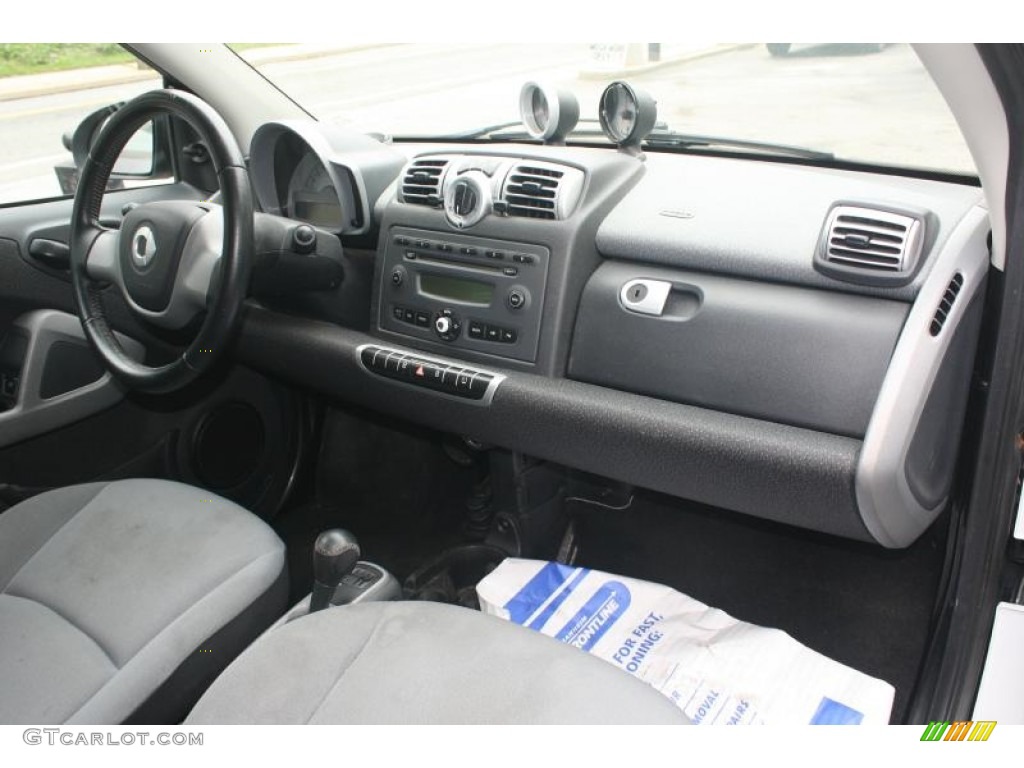 2009 fortwo pure coupe - Crystal White / Gray photo #25