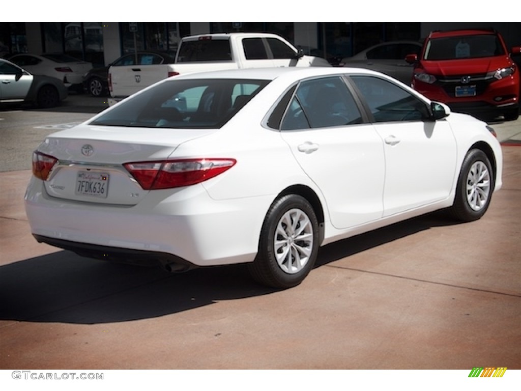 2015 Camry LE - Super White / Black photo #11