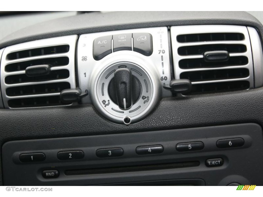 2009 fortwo pure coupe - Crystal White / Gray photo #27