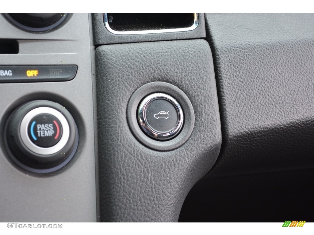 2015 Taurus SEL - Tuxedo Black Metallic / Charcoal Black photo #40