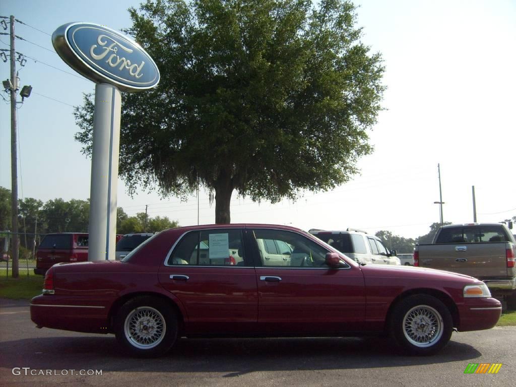 2002 Crown Victoria LX - Matador Red Metallic / Medium Parchment photo #2