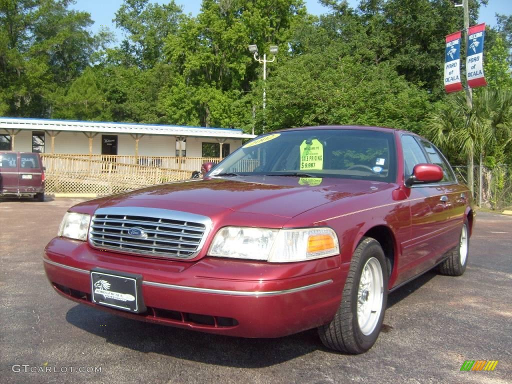 2002 Crown Victoria LX - Matador Red Metallic / Medium Parchment photo #7