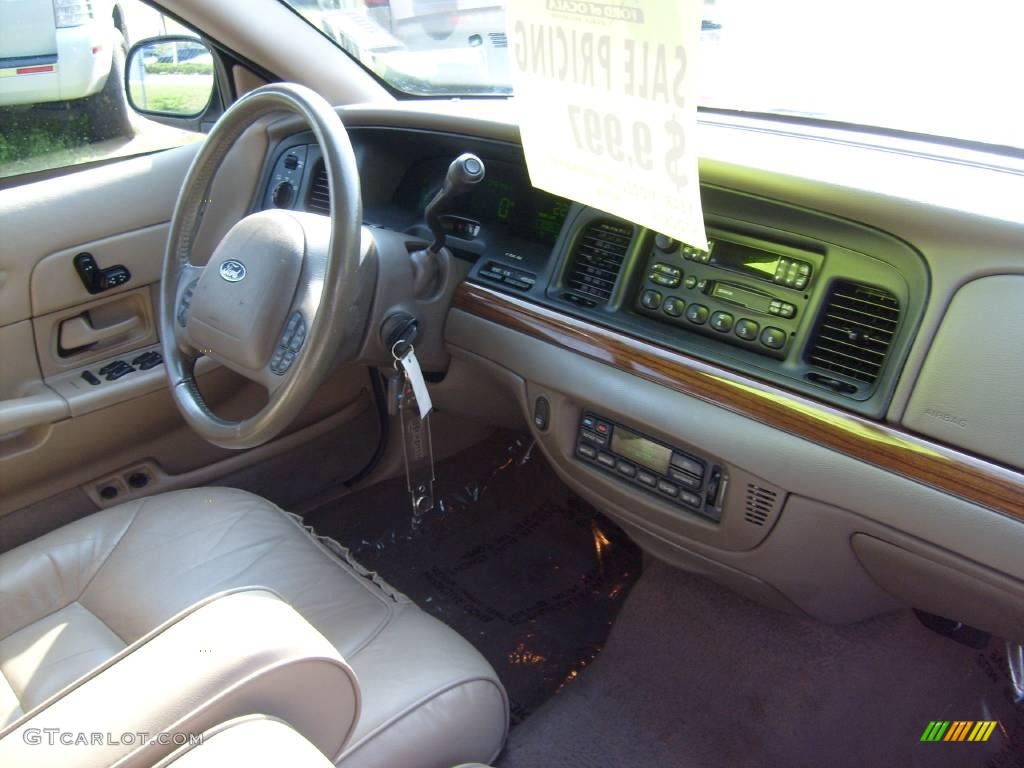2002 Crown Victoria LX - Matador Red Metallic / Medium Parchment photo #17