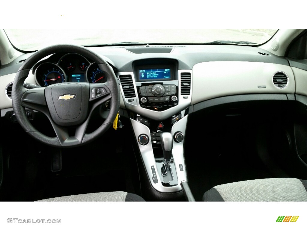 2014 Cruze LS - Tungsten Metallic / Jet Black/Medium Titanium photo #12