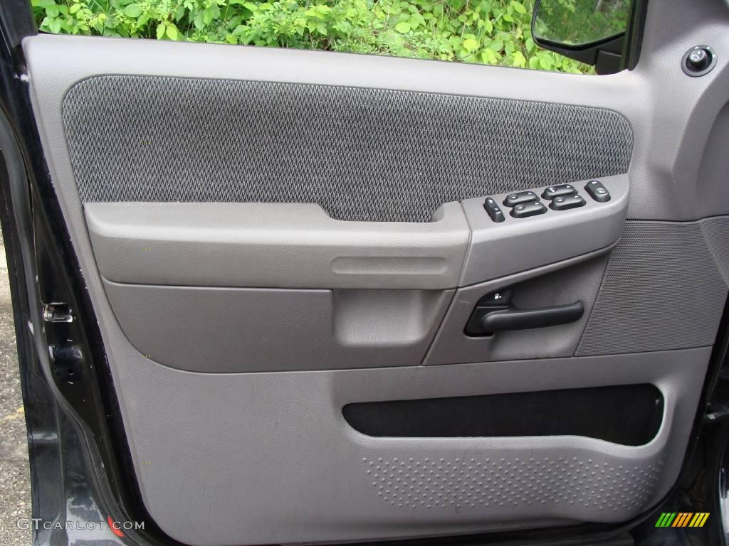 2002 Explorer XLT 4x4 - Black Clearcoat / Graphite photo #8