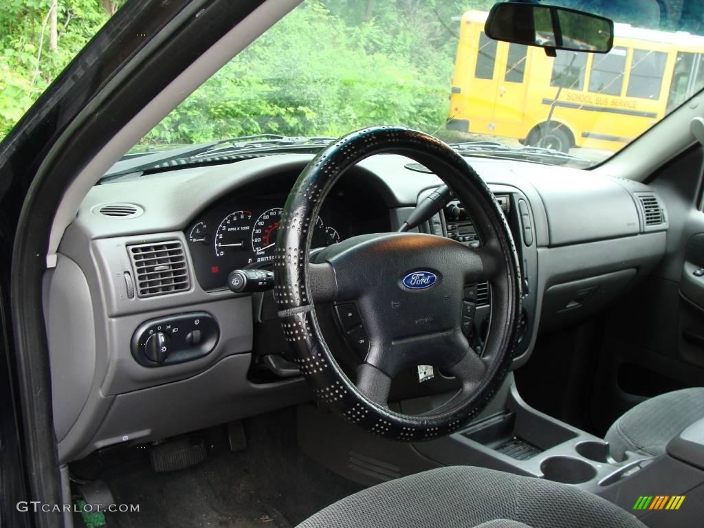 2002 Explorer XLT 4x4 - Black Clearcoat / Graphite photo #9