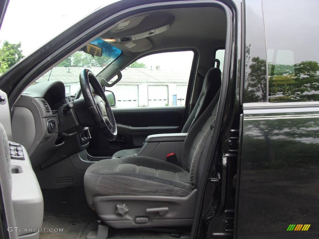 2002 Explorer XLT 4x4 - Black Clearcoat / Graphite photo #10