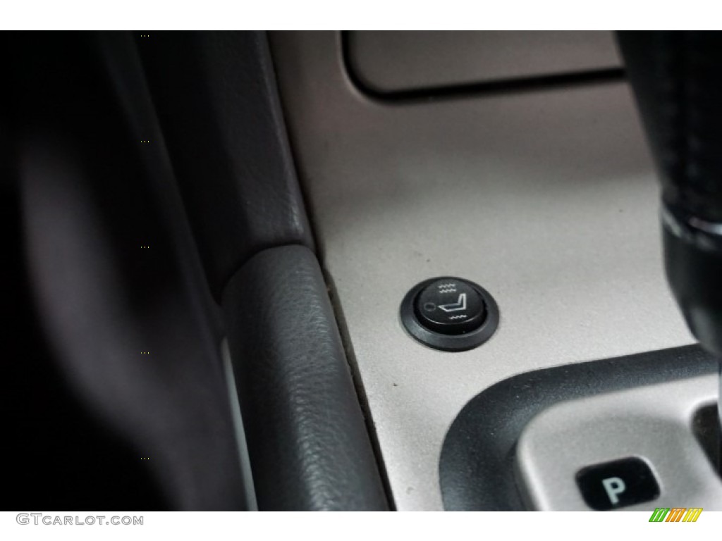 2004 LS V6 - Black Clearcoat / Shale/Dove photo #38