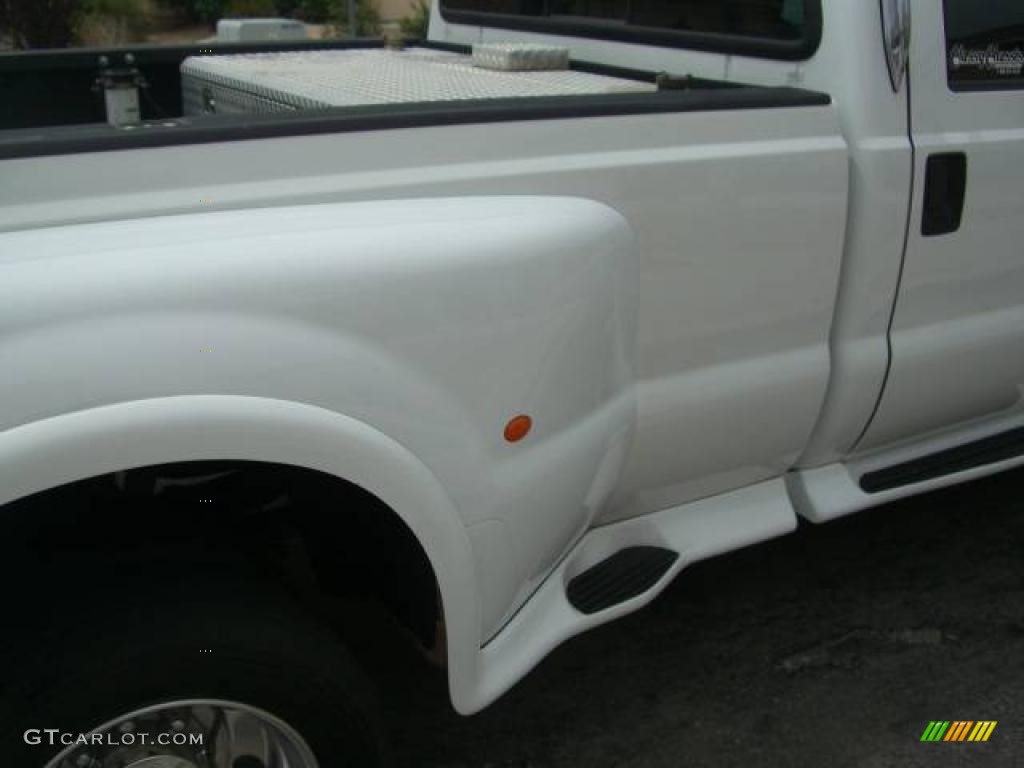 2004 F450 Super Duty Lariat Crew Cab - Oxford White / Medium Pebble Beige photo #16